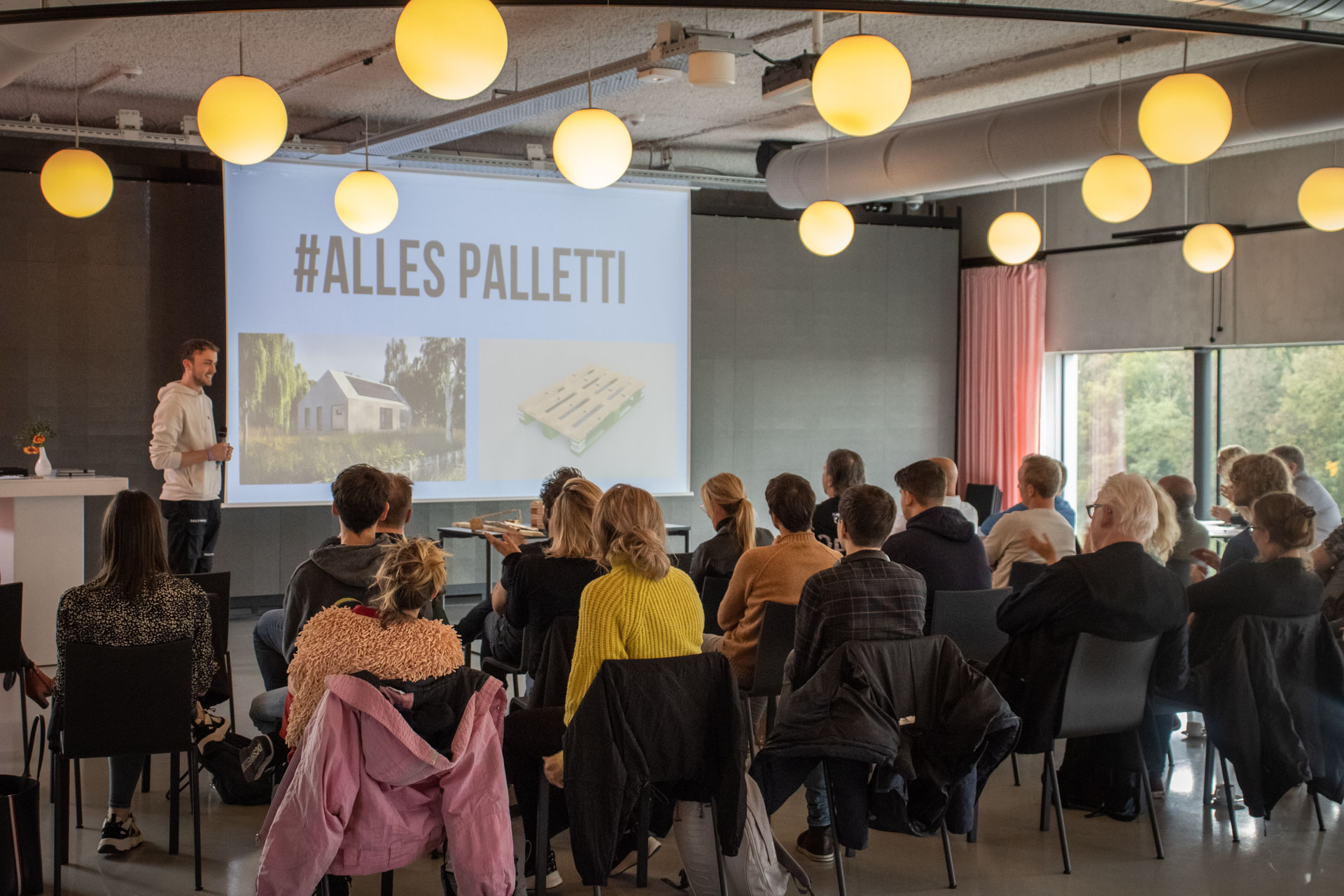 Van koffiedrab tot pallethout: studenten bedenken in bootcamp oplossingen voor reststromen Limburgs mkb