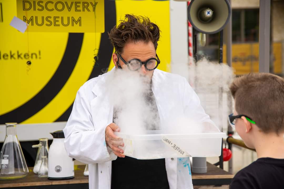 Science Show: Robot versus Mens