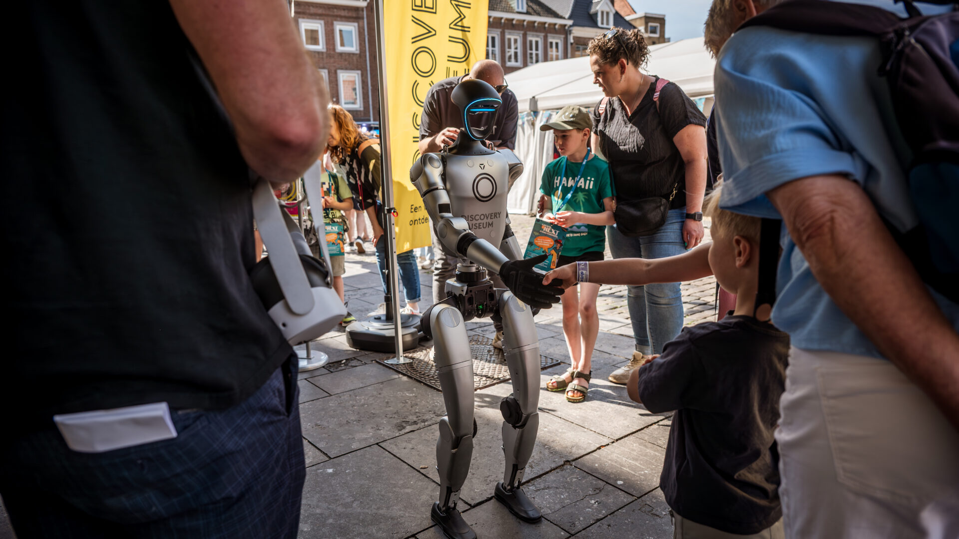 Science Show: Robot versus Mens