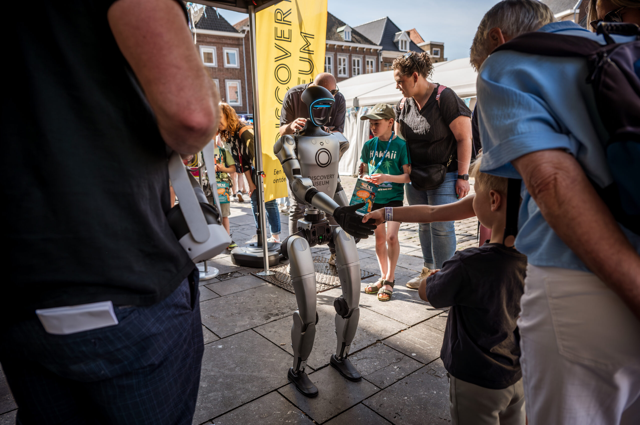 Science Show: Robot versus Mens